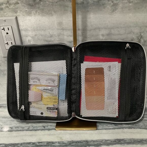 DOLCE N GABBANA‎ Cosmetic Case & Beauty Bundle - Picture 2 of 10